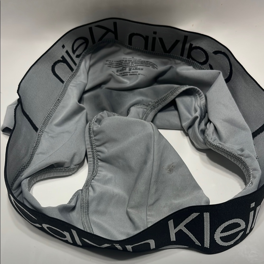 Used Calvin Klein Gray Briefs
Size (M)